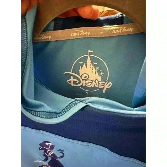 2018 Disney Princess Half Marathon 13 miles Snow White Limited Edition Hoodie - Picture 5 of 7